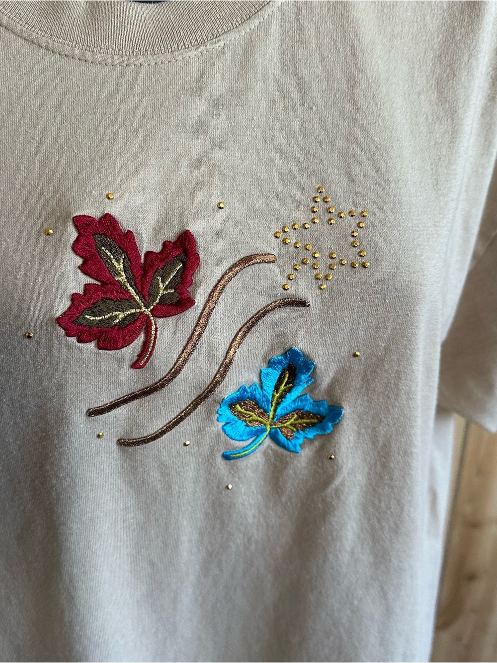 Vintage 90s Beige /Cream Tan Embroidered Leaf Graphic Tee - Picture 2 of 5